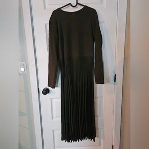 Uniqlo NWOT Olive Midi Dress